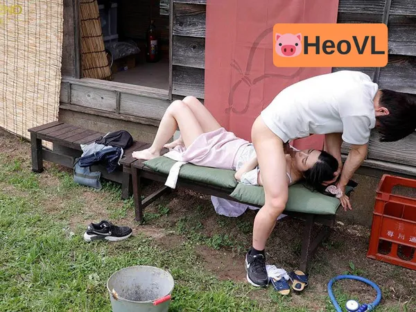 ảnh sex lọt khe Cậu thanh niên vụng trộm với chị hàng xóm xinh đẹp